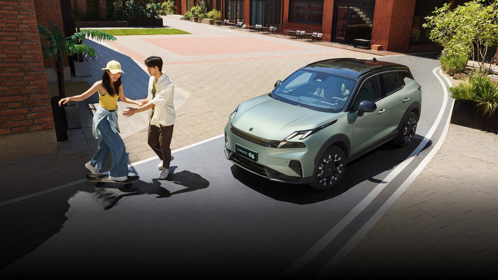 Lynk & Co 06 Relive – Youthful Smart Compact SUV for Urban Life