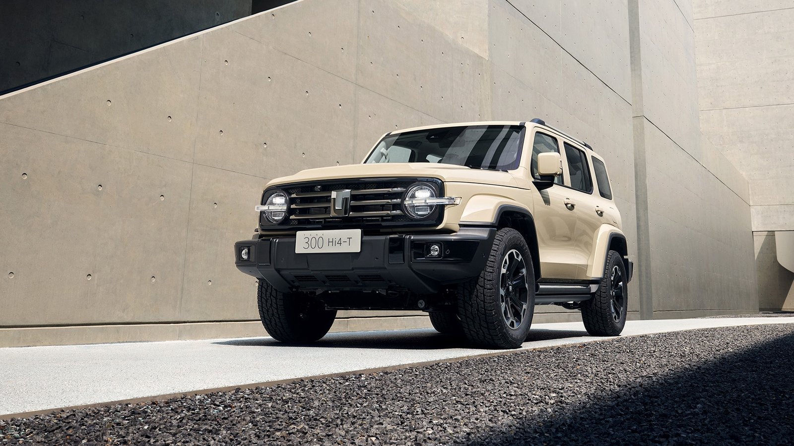 TANK 300 Hi4-T Hybrid SUV | Off-Road Luxury and Power